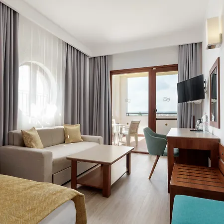 Alua Helios Bay 4* 오브조르